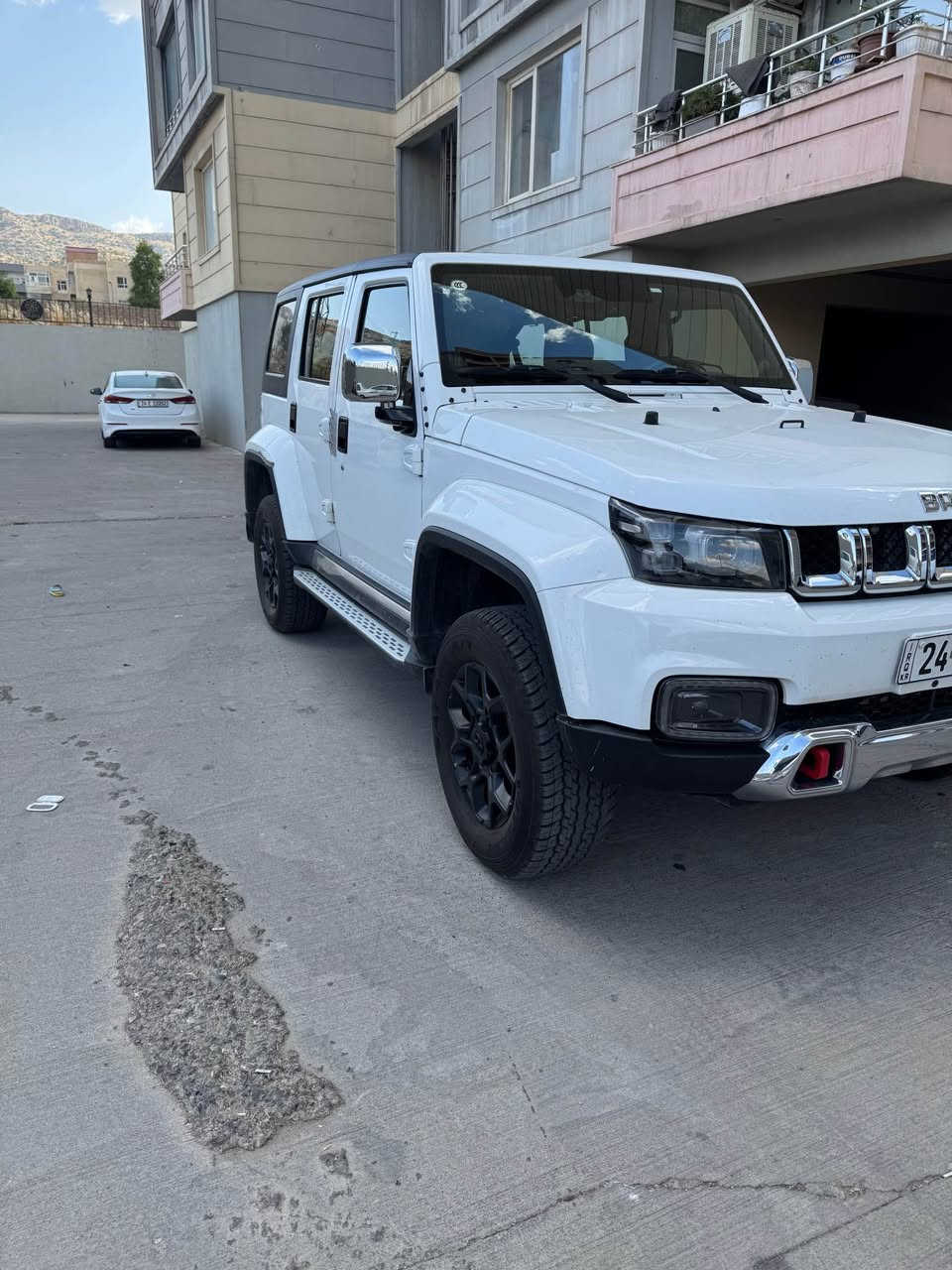 BAIC BJ40L 2022
23 turbo 
گێرو و مەکينە بە شەرت بێ سوبخ هيچی نيە کاميرە و حساس و رادار دەبلی گران و سوک هەموو مودەکانی ئوف روود سەقفی لێدەکريتەوە ژمارەی دهوکە
*********** دهوك, العراق
