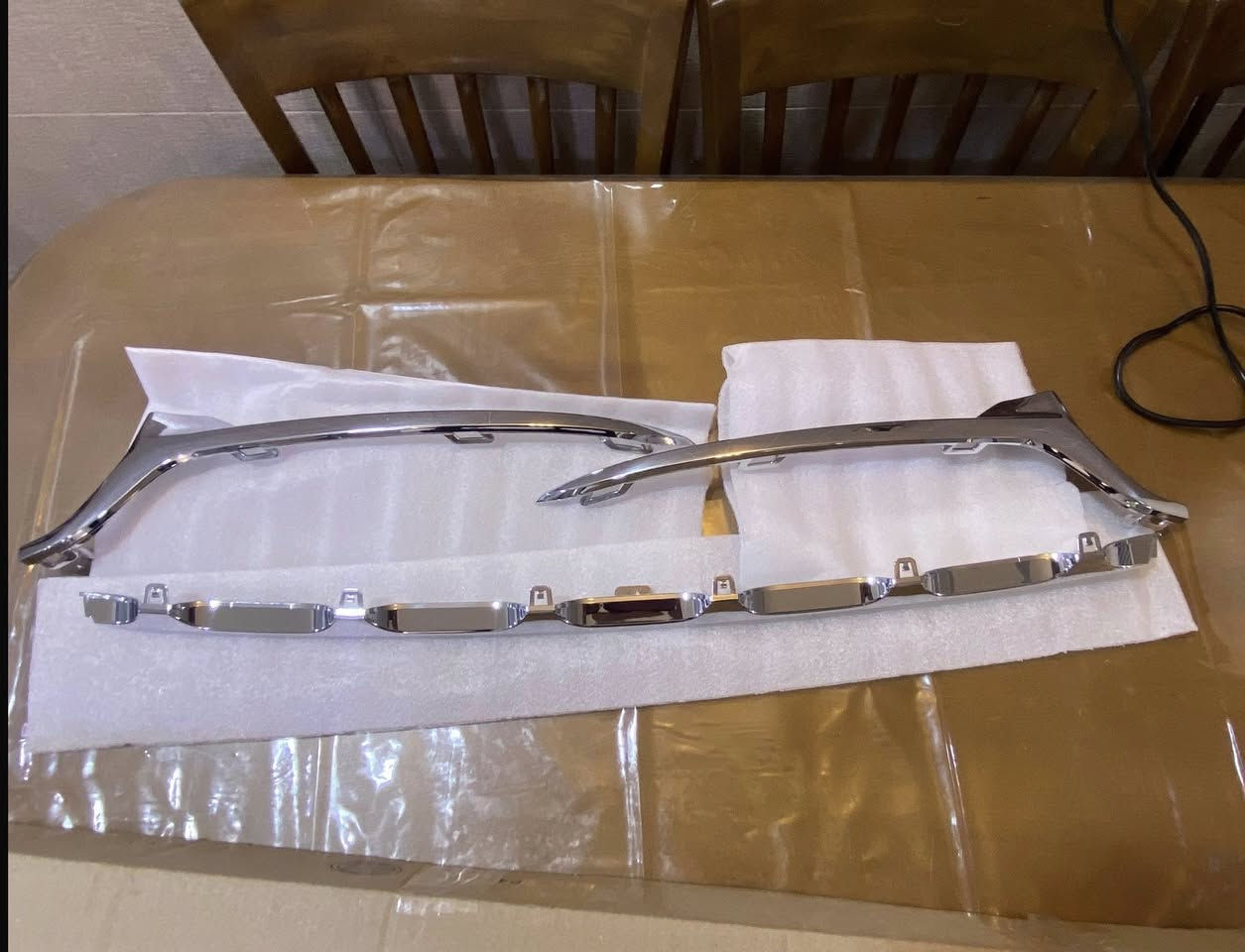 تخم نيكلات لايت ودعاميه جيب كراند  شيروكي سبعة راكب اصلي موبر للبيع 
***********
