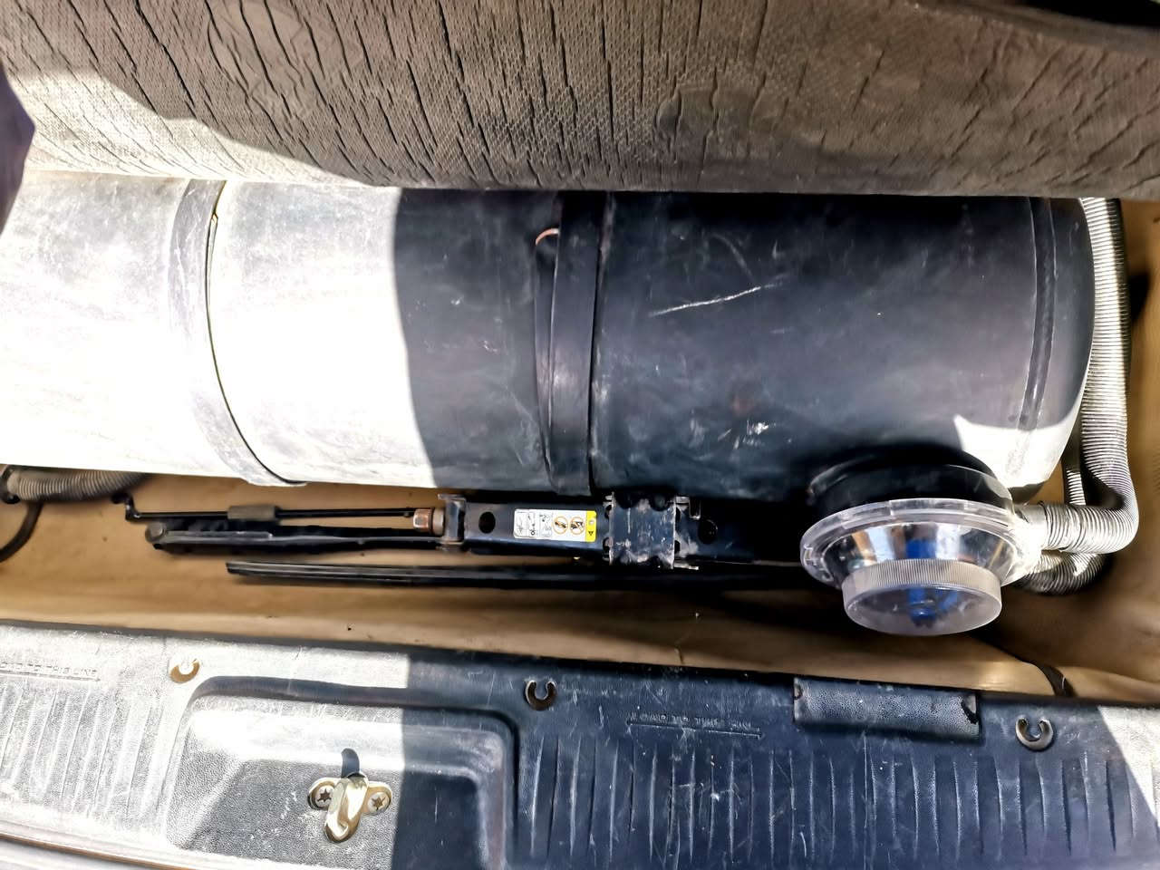 سيارة دوج كرفان سبعة راكب موديل 201‪8 رقم بغداد انگليزي بأسمي المداور بيومه لون ماروني كرزي ميتاليك  نظيف جدا مزودة منظومة غاز 80 لتر يعني انسه صرف البانزين وانسه استهلاك الدهن للسفر للخطوط وللداخل
كراسي منفصلة سياحية شاشتين كبيرين  (سقف وشاشة دشبول). كامرتين أمامية وخلفية السيارة ويل كب حتى السبير 
گير ومحرك ممتاز وثلاث قطع تبريد 
موجودة في كربلاء السعر 177‪  $   
 الحادث من الوارد الأمريكي بسيط مقدمة جاملغ أمامي  أيسر و بنيد   وموضح بالصور
ثلاث قطع تبريد الأبواب ميكانيك والجام كهربائي السيارة مال جناي نظيفة جدا ماشية 79 وبالعافية على الي تصير من نصيبة
للاتصال والاستفسار عن باقي المواصفات 
***********‪ 
*********** واتساب كربلاء, العراق
