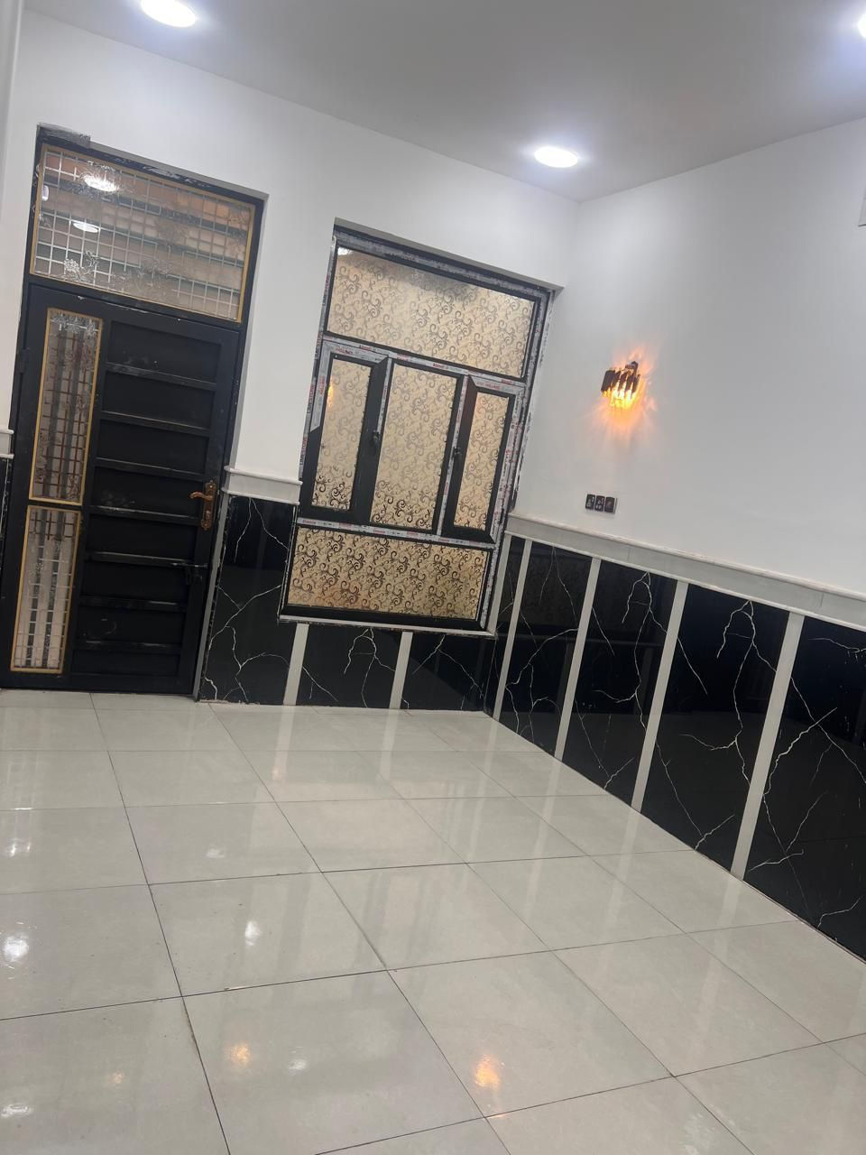 ألهم مصلي ع محمد و ألي محمد 
السلام عليكم 🫡 ورحمة الله وبركاته 
بيت 🏠 المساحه /100/ متر/ 
أبنأء حديث 💎 جهأز ألسكن ⚜️
في منطقة مغربه // 
قرب مطعم حسين النظيف 🍔

الاستفسار ع الأرقام التأليه 
الاتصال 📞***********
