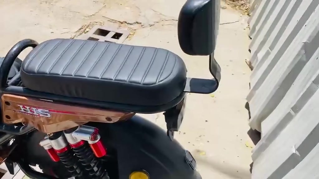 السلام عليكم دراجه شحن للبيع شركةHisفول مواصفات
اربع نمر 
دبل اشاره
خمس بطاريات جدد
ملف 1500
دراجه مكفوله
السعر٢٠٠وبيه مجال للطيبين
الرقم***********
