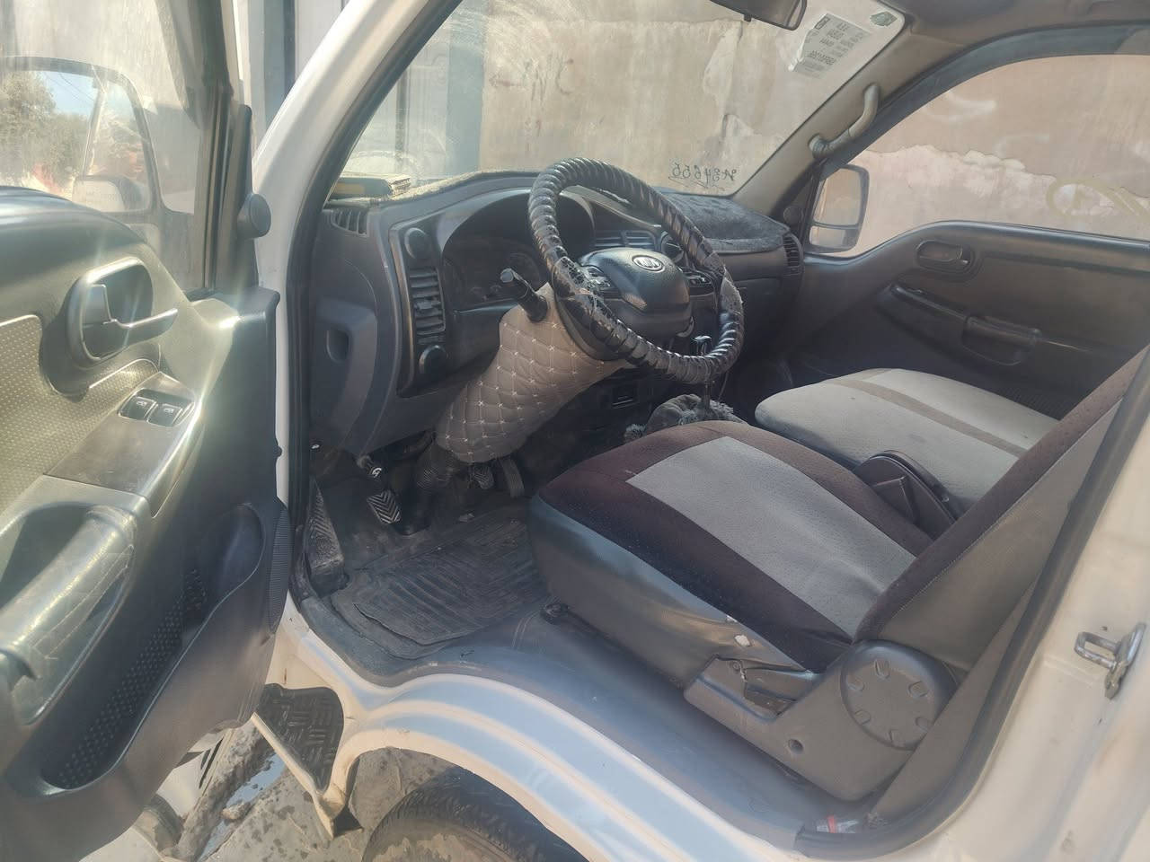 كيا 2700 موديل 2014  كلو شرط شاصي محرك كير كلو شرط سياره نضيفه ومال بيت رقم نينوى الماني واني الشرعي مالها مكاني الموصل السعر 117 وبيها مجال بسيط رقم الهاتف ***********
