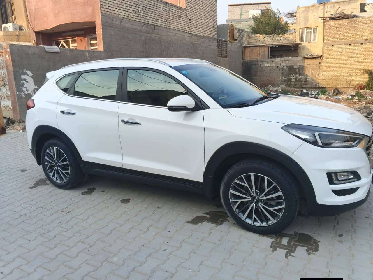 توسان موديل 2020 خليجي بيه قطعتين صبغ جاملغ وبنيد رقم أربيل تحويل مباشر أو وكاله  السعر 165
فول مواصفات كوري سايد بريك ب الرجل مكان واسط العزيزيه 
***********
كير مكينه وتخم تاير حداديه كله جديده بالعافيه ع يأخذه
