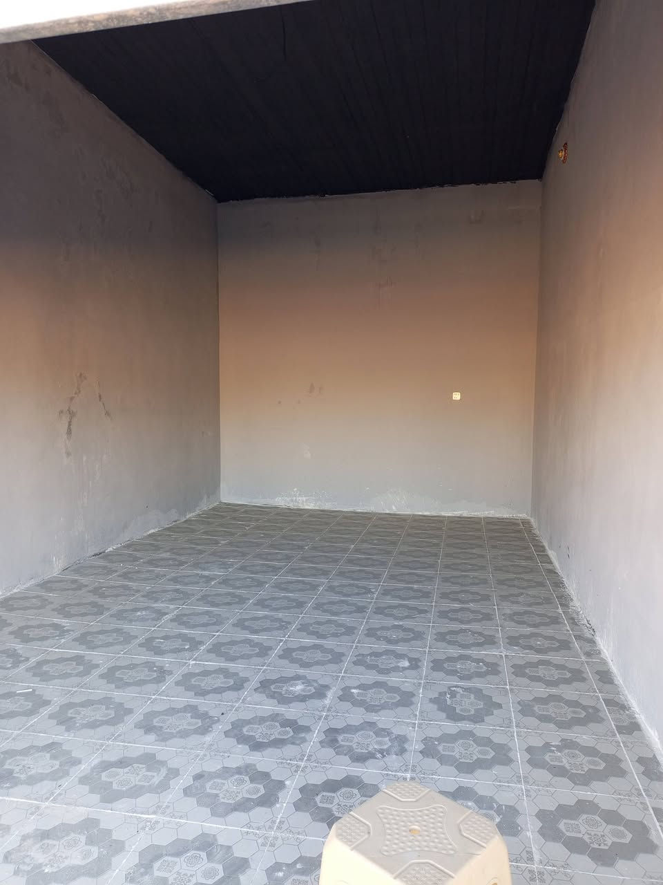 السلام عليكم مخزن مساحة 250 متر
ومحلات للايجار الكوفه شارع المعمل عالشارع قرب بانزين خانه الثناء 
***********
