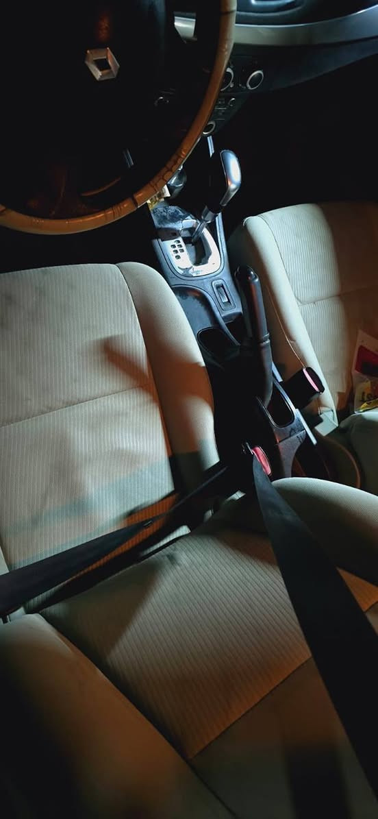 السلام عليكم رينو فلونس موديل 2016
كفالة من الصبغ السيارة جاردة عباية و مغلفة نفس لون السيارة بيهة طخة بالجاملغ الخلفي خلف السايق موضح بالصور الجنطة بيهة طخة موضحة بالصور محرك مكفول و ادامة شاملة  مي السيارة زيتي رايدرات جدد
الگير تبديل جديد تحت الضمان.
صدر السيارة 70%
تخم تاير 70%
ادامة كاملة على منظومة البانزين فيتم عبوة صوندات بواري
تبريد شغال و خير من الله
السيارة ماشية 163 الف رقم انكليزي السيارة بسمي شرط التحويل خلال شهر نقص السيارة اذرع جام باب السايق و الطوافة(مرة تشتغل صح مرة لا) ذكرت كلشي بالمنشور تجي و تشوف  بعينك و تقنع السعر 73 وبي مجال حك جيتك و عامل باليرضي الله. 
*********** واتساب
