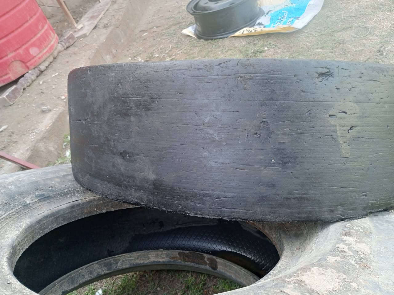 تاير حادلة 20 900 *********** 🈶***********
