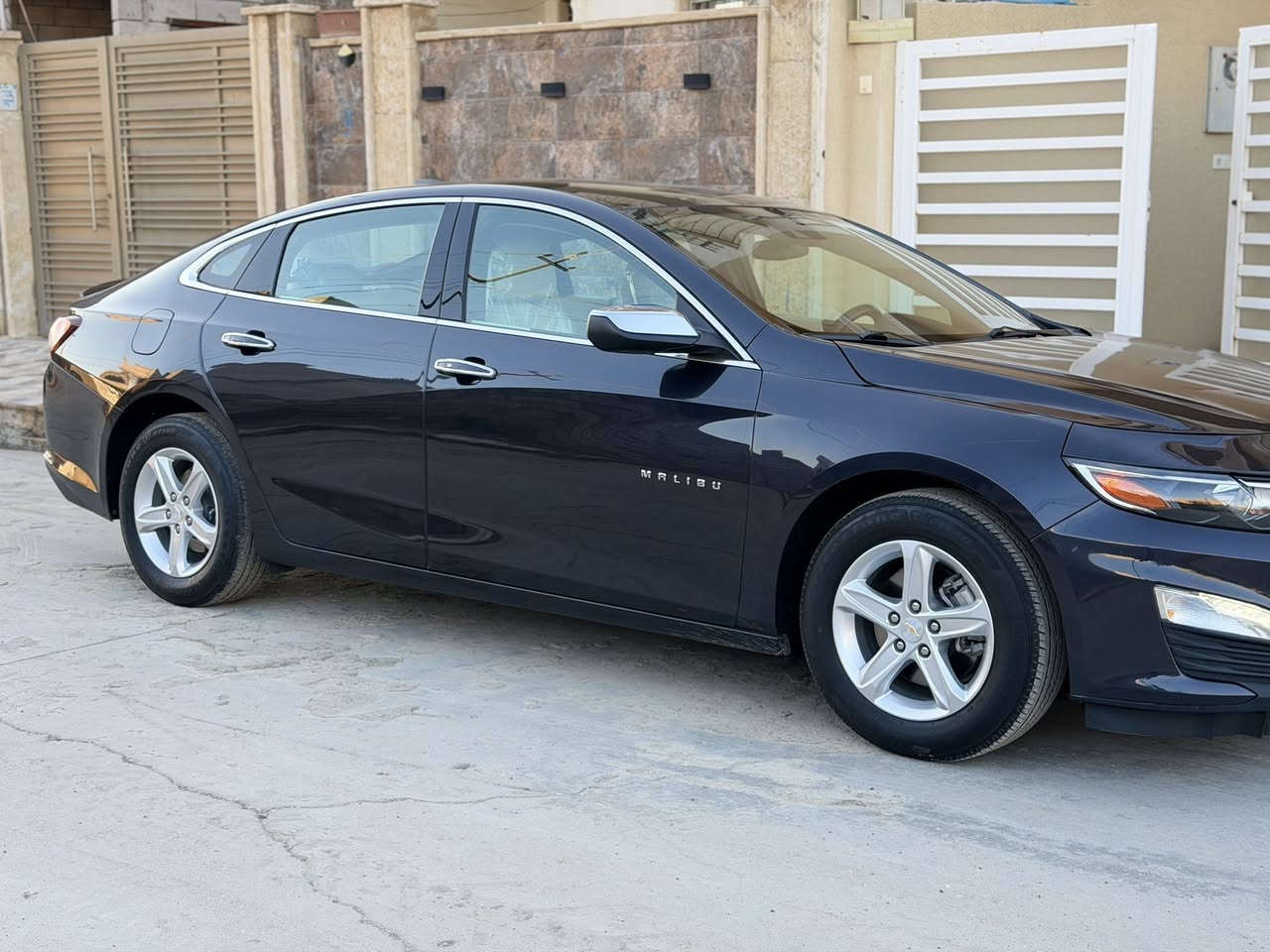 شوفرليت ماليبو 2023 رقم اربيل
عداد المسافة 31 الف
الضرر : سرقة بدون حادث ( بوند وجاملغ والصندوق ) مصبوغين 
ايرباك سليم 100‎%‎

داخل السيارة جلد عسلي مال بريمير مميز جداً❤️

المواصفات ..
شاشة كبيرة 
كاميرا خلفية 
رادار امامي 
تنبيه اصطدام 
سايق الي 
بصمة تشغيل 
بصمة ابواب 
دفيوزر خلفي دبل كزوز 
نيكلات مرايا 
نيكل يدات ابواب بريمير 
هاندبريك بصمة 
ليدات امامي 
ليدات خلفية 
سبايدر صندوق 

السيارة جاهزة من كلشي برغي ماناقصها طخم تايرات جديدة هزة وفحص جديد رقم جديد تحويل ثاني يوم بشرط 

السعر : 139 مجال بسيط للشراي ، كلشي اكو بالسوق وهاي اسعار المرتب 
للاستفسار ***********
