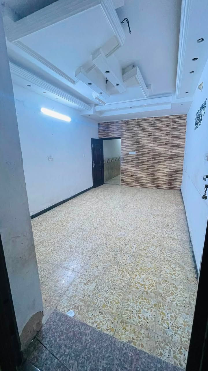 السلام عليكم ..
🏠 مشتمل للإيجار (طابق أرضي)
📍 الموقع: بغداد / البلديات / دور العمال (موقع مخدوم وقريب من الخدمات).
📐 المساحة: 127 متر مربع.🚪 
النوع: طابق أرضي كامل.✨ 
يحتوي المشتمل على:
استقبال
صالة كبيرة
غرفة نوم
مطبخ
مجموعة صحيات
💰 سعر الإيجار: 500 ألف دينار شهرياً
📞 للاستفسار والتواصل مباشرة:
اتصال أو واتساب: ***********
