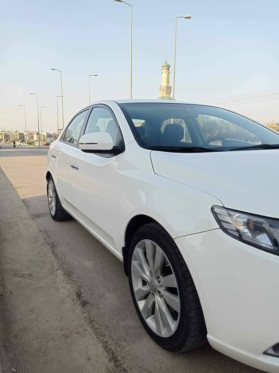 السلام عليكم سياره سيراتو ٢٠١٢ مكفول من كلشي ماعدى تكحيل بسيط رقم بصره بأسم البائع مكان ديوانيه دغاره الرقم مشروع وطني ٩٨ وبيه مجال مكلف بالنشر رقم صاحب السياره ***********
