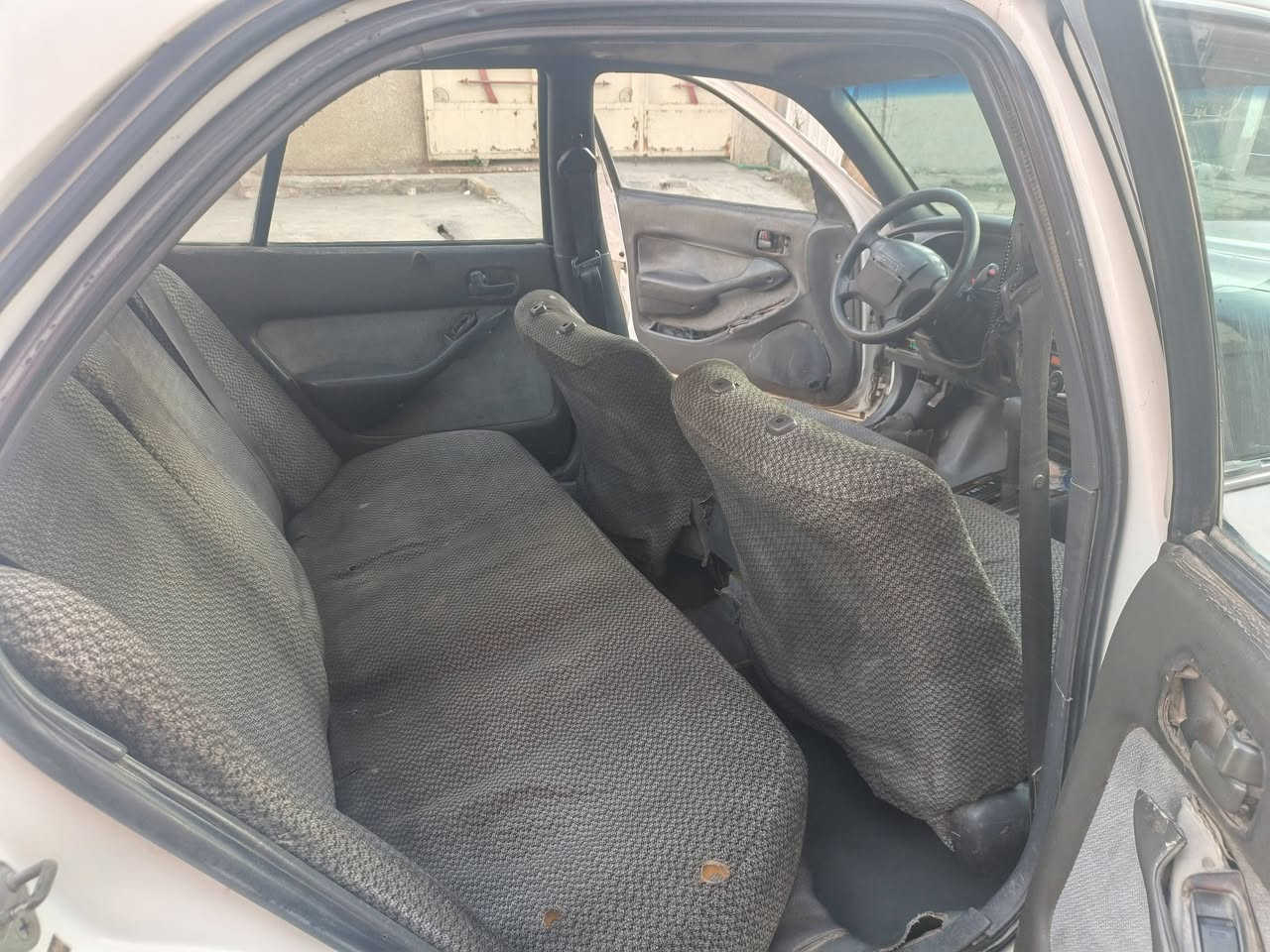 السلام عليكم
تويوتا كامري ١٩٩٤ 
للاستفسار على السعر و المواصفات على الرقم واتساب ***********
