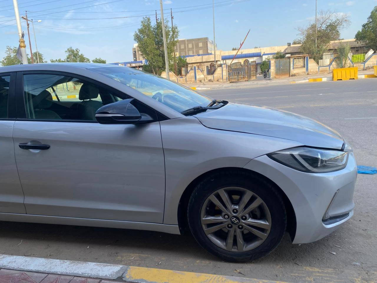 النترا 2017  أميركي بيها بس بنيد 
مكينه 2000 دوش مامفتوحة 
فول مواصفات عدا الفتحه
ماشيه 70 mi الف
واذا مراوس باحدث 
حي اريدو
مداور مباشرا الشراي يجي خاص او وتساب ماسنجر اتصل 
***********

