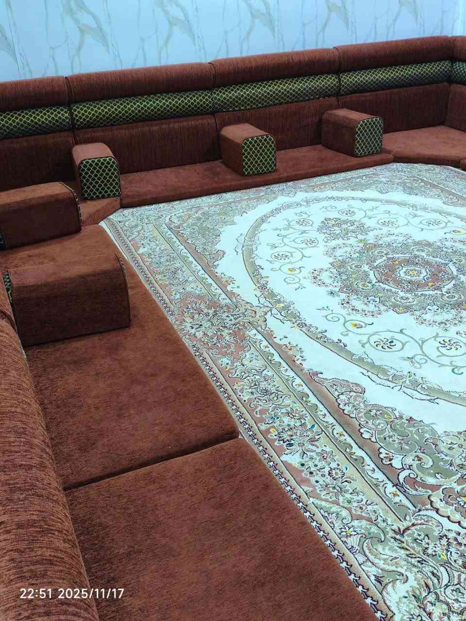 السلام عليكم ديوان مضيف 25 متر للبيع سعر ٩٠٠ وبي مجال  ***********
