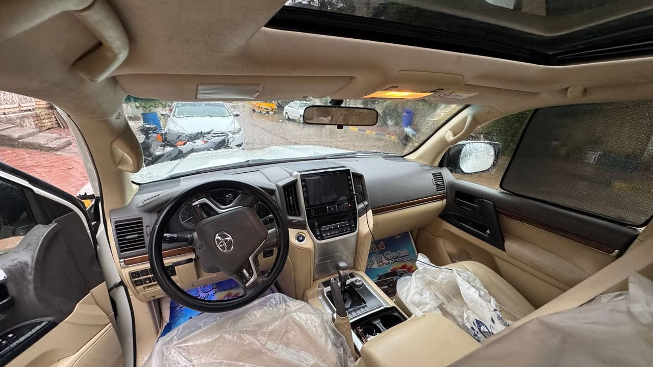 للبيع: لاندكروزر 2016 (GXR)
• المحرك: 6 سلندر (V6).
• الحالة: نظافة ممتازة  الضرر موضح في السونار 
• المواصفات: فتحة، بصمة، حساسات، دعامات كروم إشارات لكزز ، DVD شاشة 
• السعر: 41,000$ (4 شدات و10 ورقات).
للاستفسار:  ***********
 • الموقع : كوت / مركز المدينه
