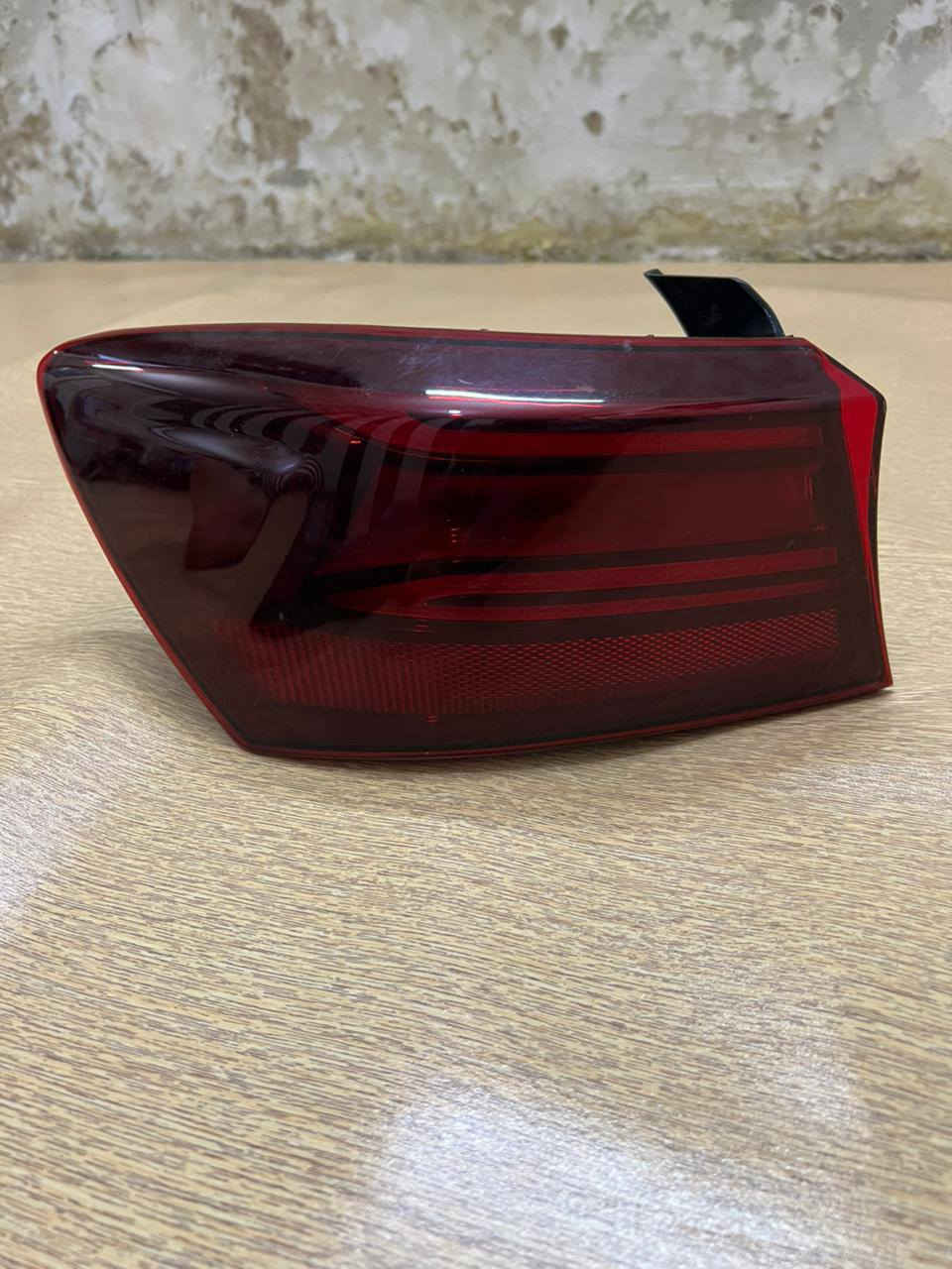 سلام عليكم للبيع بكلايتات لد فورتي ثنين يمنه ويسره المتحرك واحد ثابت جهت اليسره جديد مال تفصيخ الصلي مو تجاري مديل 23 / + ارضيات مكاني البصره الموفقيه  ***********
