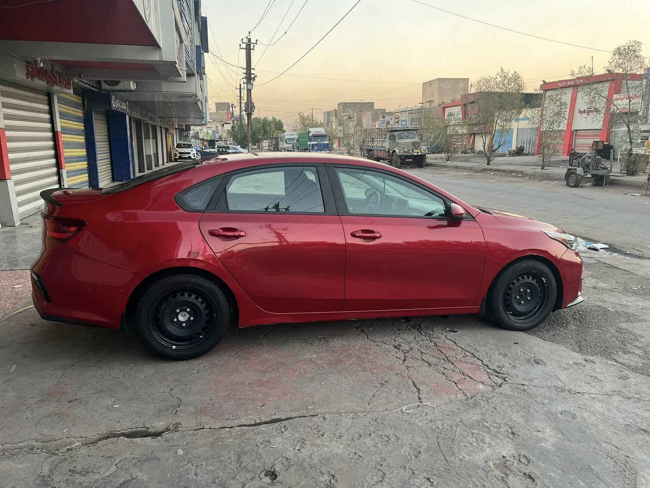 سلام عليكم فورتي موديل ٢٠٢٠ معوقين بعدله سنه وتصير حره سياره خير من الله حادثه مال امريكى باب سايق وبل عراق صار بيه جاملغ وباب خلفي   سياره لا مشتغله تكسي ولا ابد سياره ماشيه ٥٧ ألف سياره على بلادي عنواني بغداد رقم *********** 
سعره ١٢٧ وبيه مجال شي قليل  شراي يتصل ماجاوب خاص
