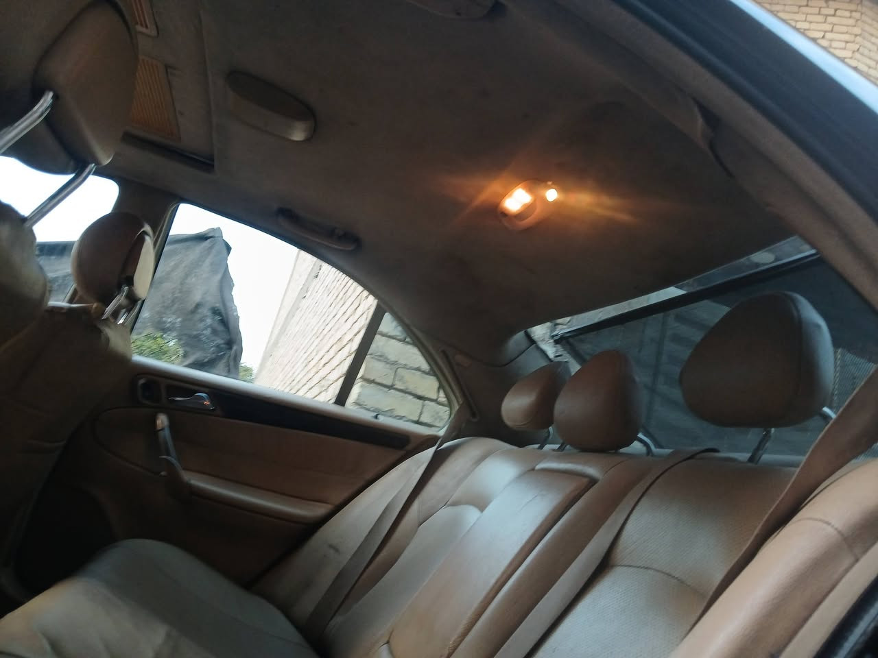 سلام عليكم مارسيدس سي ٢٠٠  موديل ٢٠٠١ فول مواصفات للاخير فول كهرباء مكينه اربعه سلندر ابلاد.كير ميكانيك مكفوله من الكص ومن الحادث صبغ ٣ قطع فقط جماليه بسمي انكليزي بغداد   بيع اومراوس حسب القناعه سعر ٧٣ بيهه مجال مكان  بغداد  السياره جنت ناشرهه اومسحت المنشور جان بيه نقوصات اوكملتهن 
***********
