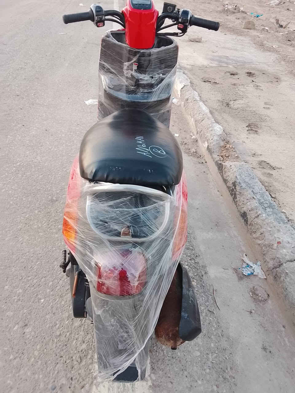 دراجة ماكس بوليس شخط مابيه نكره سلف وهندر لايت عالي وناصي قفال ستيرن وقفال صندوك وقفال جوزه شغالات هورن شغال ابريك كخلفي وامامي شغالات وحساس سلف شغال دبلات حلوه مكينه نهظه قويه ومعدل حلو تايرات نظاف مكينه خرسه شرط ماتنسمع مكينته بوشه ٤٩ بوشته بلاد شرط ابلاد ومن خذته كلولي مامفتوحه بس ابيع ع الفحص يجي يفحص ويجيك بيده ياله ياخذ سعر ٥٥٠  رقمي 
***********
