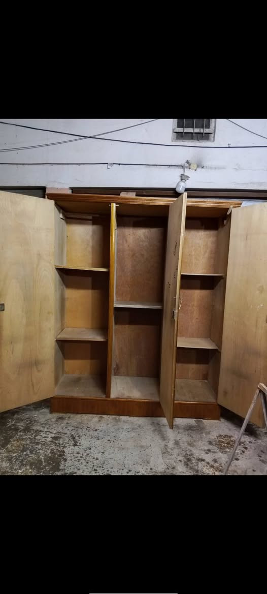 السلام عليكم كنتور صاج 3 أبواب مستخدم نضيف *********** بغداد يوجد توصيل بغداد, العراق
