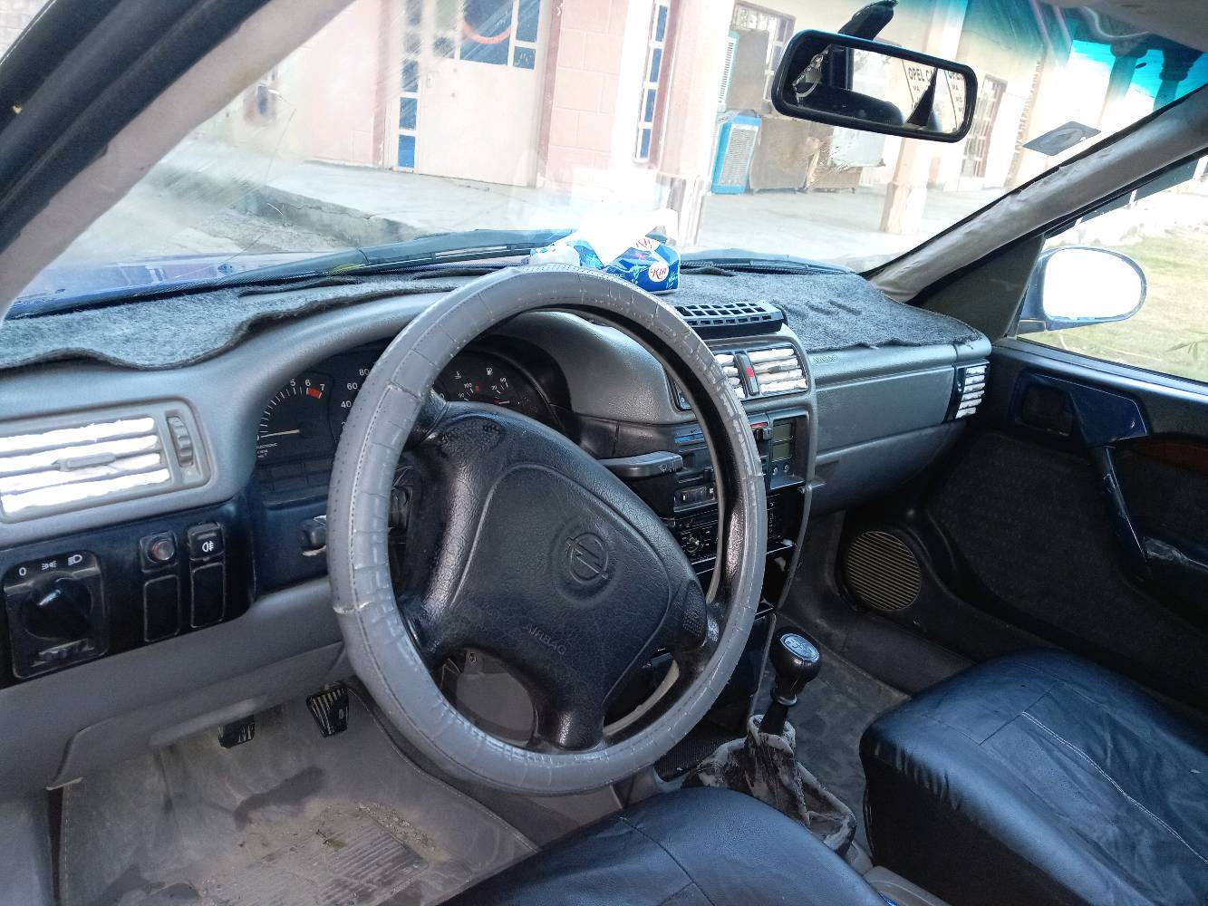 سياره فكتره لبيع موديل ٩٥ محرك 2000 كامل وصفات 