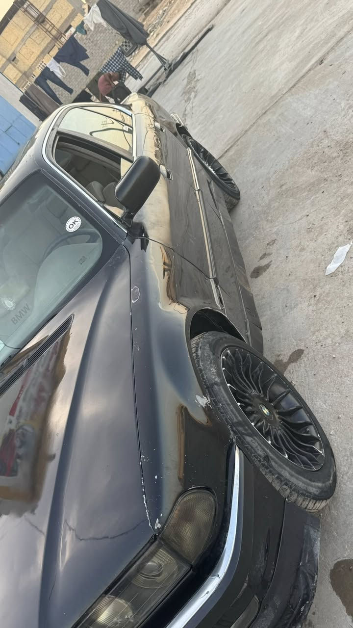 السلام عليكم 
كاسحه 740 1997 للبيع او المراوس 

55$ وبيها مجال ***********
