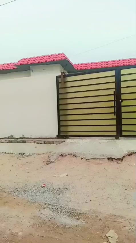 منطقه الخيط نزله الاولى 
المساحه 200 متر
بناء حديث 2025مرتب 
بناء بلوك السقف سندويچ 
يتكون من..
قرفتين 2
ديوانيه
هول مطبخ 
 صحيات داخليه وخارجه 
گراج
السعر 50 وبيه مجال 
للاستفسار او الاتصال واتساب 
رقمي القديم ***********

رقمي الجديد *********** واتساب
