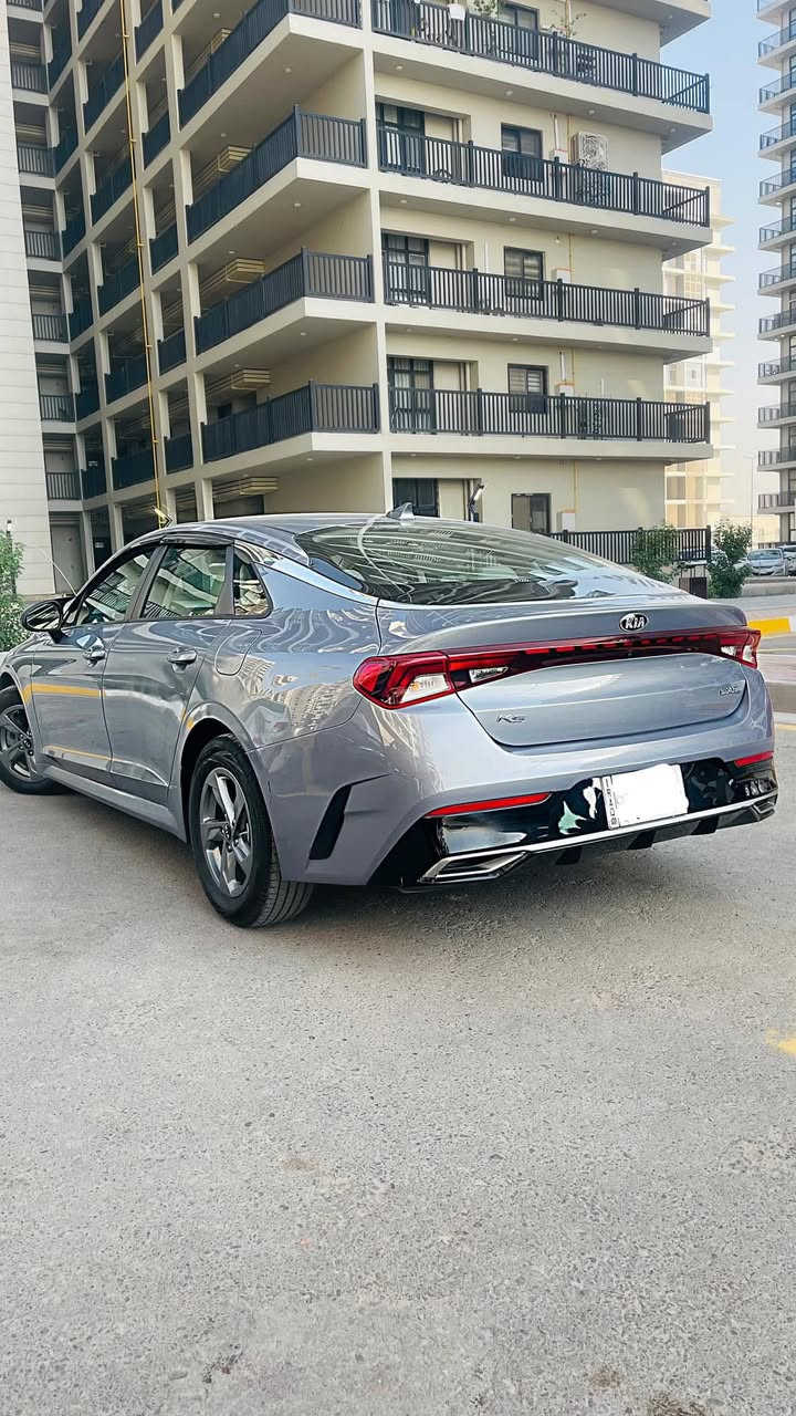 � للبيع  – كيا K5 موديل 2021 EXL بحالة ممتازة
✨ فرصة العمر لعشاق الأداء والأناقة!

📌 المواصفات الأساسية:

 • موديل 2021، فئة EXL – الأفضل في الفئات
 • تشغيل ذكي + دخول بدون مفتاح
 • شاشة وسطية كبيرة + نظام ملاحة
 • كاميرا خلفية وحساسات أمامية وخلفية
 • مثبت سرعة + مساعدات ذكية للسير
 • تكييف قوي 
 • تصميم خارجي أنيق ورياضي 👌

💡 الحالة:
✔️ ممتازة جدًا – حادث امريكا كما مبين بنيد وجاملغ صبغ 
حادث العراق باب خلف السايق  على كد شبر 
✔️ تم العناية بها بشكل دوري
✔️ داخلي نظيف وفاخر

🚀 لمحبي الراحة والأداء:
محرك قوي، قيادة سلسة، استهلاك ممتاز للوقود — سيارة عملية للشغل والسفر والرحلات.

📞 السعر مناسب ومغري
اتصل الآن للاستفادة من العرض قبل الجميع!
***********

📍 السيارة موجودة في بغداد

