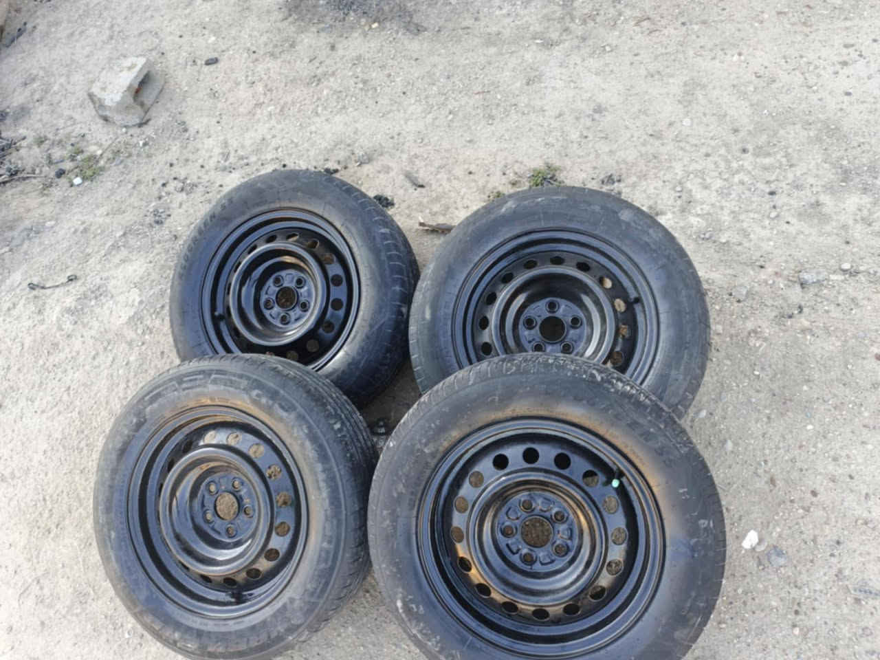 السلام عليكم
تايرات كورلا حجم 15 نضافه التايرات ٧٠ من ميه للبيع السعر ١٦٠ وبيهن مجال وهاذه رقمي ***********
