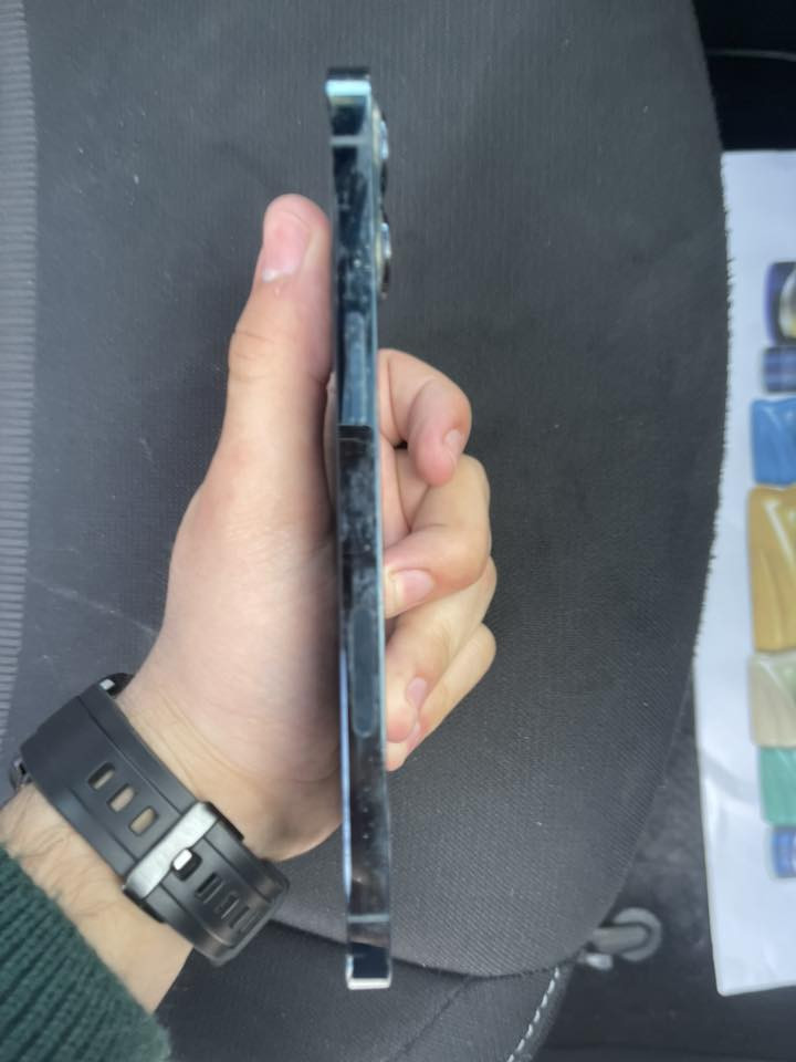 سلام عليكم ١٢ برو ماكس
٢٥٦ كيكا بصمه وجه واكفه وضهر مكسور فقط دبل شريحه 
***********
