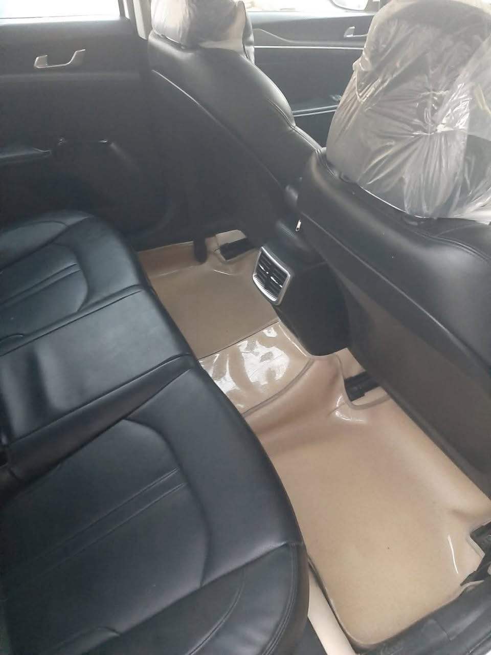 السلام عليكم 
K52021 وارد كوري بانزين رقم بغداد
سيارة فول مواصفات رادار وحساسات امامي وخلفي وجانبي كامرة تدفئة بلكشنات تحكم ستيرن سيارة جاهزة من كل شي تخم تاير جديد حدادية تبريد ثلج كير مكينة سيارة كامله بيه منظومة غاز بيه قطعتين فتح وقطعة تبديل بدون اي حادث من كوريا مفتوحات مكانه واسط الكوت السعر 190 وبيه مجال قليل ***********

