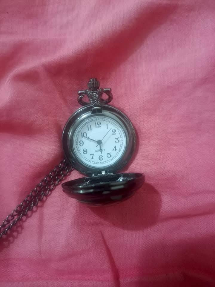 سلام عليكم خوان عندي ساعات مثل مموضح بل صوره نحاس هندي للبيع القطعه 10 عندي 12قطعه اذا شلعه كلهن سعرهن يختلف وموجود توصيل جميع المحافظات تواصل ***********
