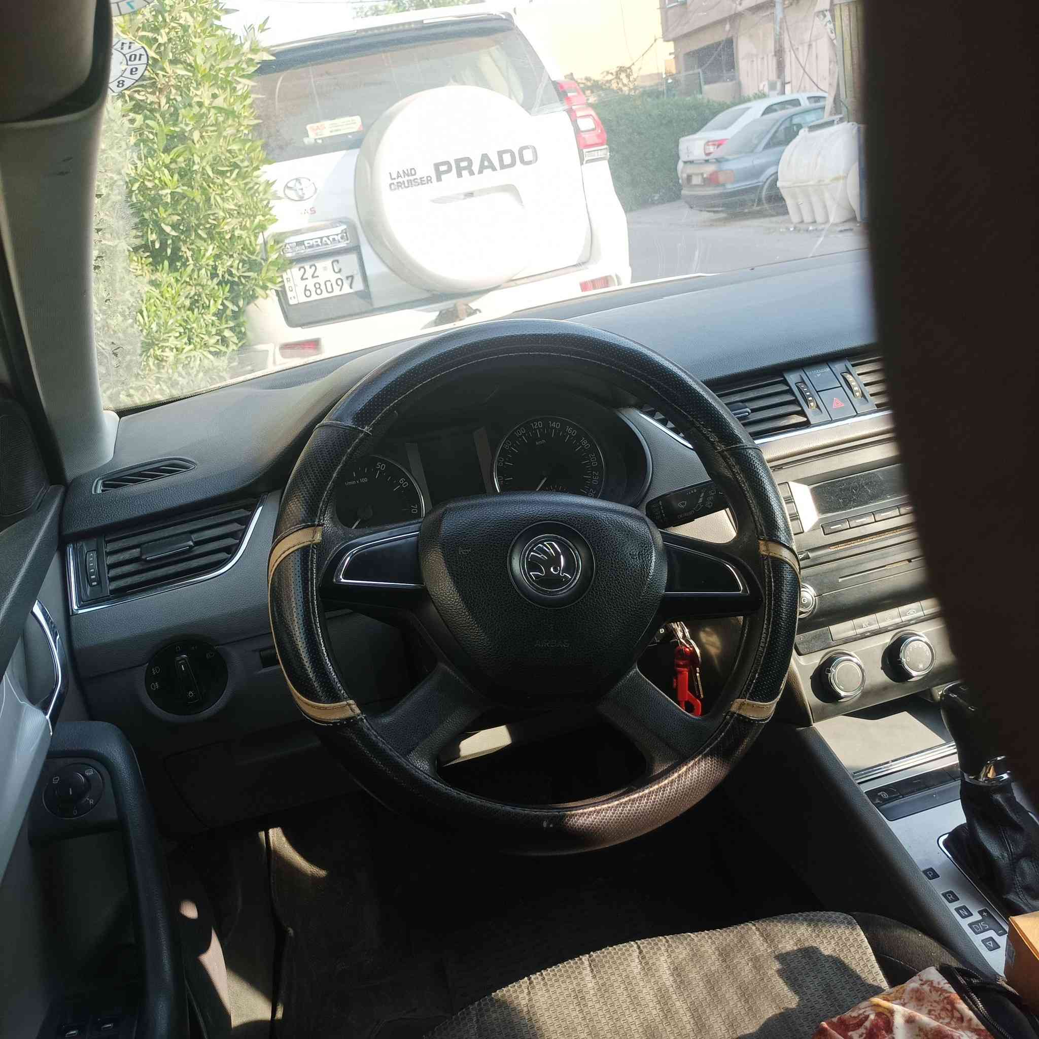 فولكس واجن سكودا 
للبيع موديل 14 كير اوتوماتيك 
محرك 1800
 بسمي رقم اربيل سنويه ل28
تبريد امامي و خلفي
مكاني دورة قرب جسر الوليد او كلية سلام
ترهم 60 والباقي اقساط 
*********** واتساب
