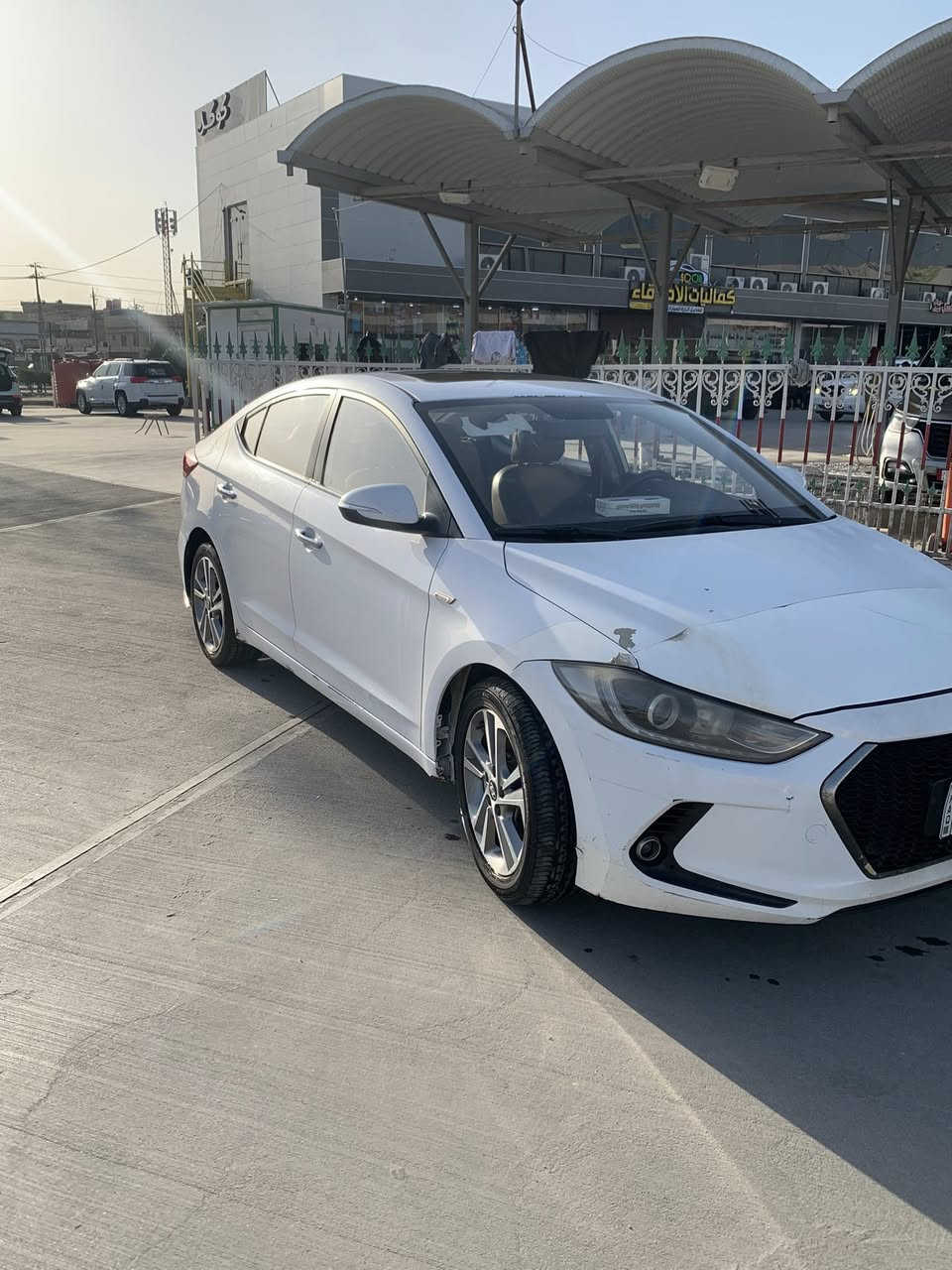 السلام عليكم 
هونداي انلترا خليجي 2018 مكفوله من الحادث ماعدا طكه بلبنيد على كد شبر والباقي تكشير كما موضح في الصور ماشيه 90 سياره مال بيت الاتصال ***********
