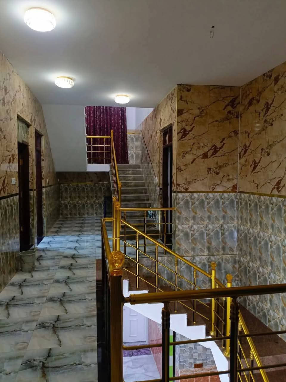 بيت طابقين للبيع الرمادي شارع اربعين خلف جامع الواثق 

طابو زراعي سند 25 تحويل مباشر

مساحة    200 م. الشارع 8 م

ملاحضة البيت يباع مع الأثاث 

السعر 130 مليون وبي مجال 

البيت بناء حديث ، منطقة سكنية خدمات كاملة

يتكون البيت من أربع غرف نوم واستقبال ومطبخ وصالة وصحيات داخل وخارج كراج سياره مناور عدد 2 
________________________________________

للمزيد من التفاصيل يمكنكم زيارة مكتبنا .

مكتب للعقار   في  الرمادي - شارع 40 - مقابل جامع الواثق 

او الاتصال على الارقام التالية … 

  واتساب ✅ . ***********

🛑نستقبل من حضراتكم كافة العروض العقارية🛑

🟡رضاكم هو أهم أهدافنا التي نتطلع لها دائماً🟡
