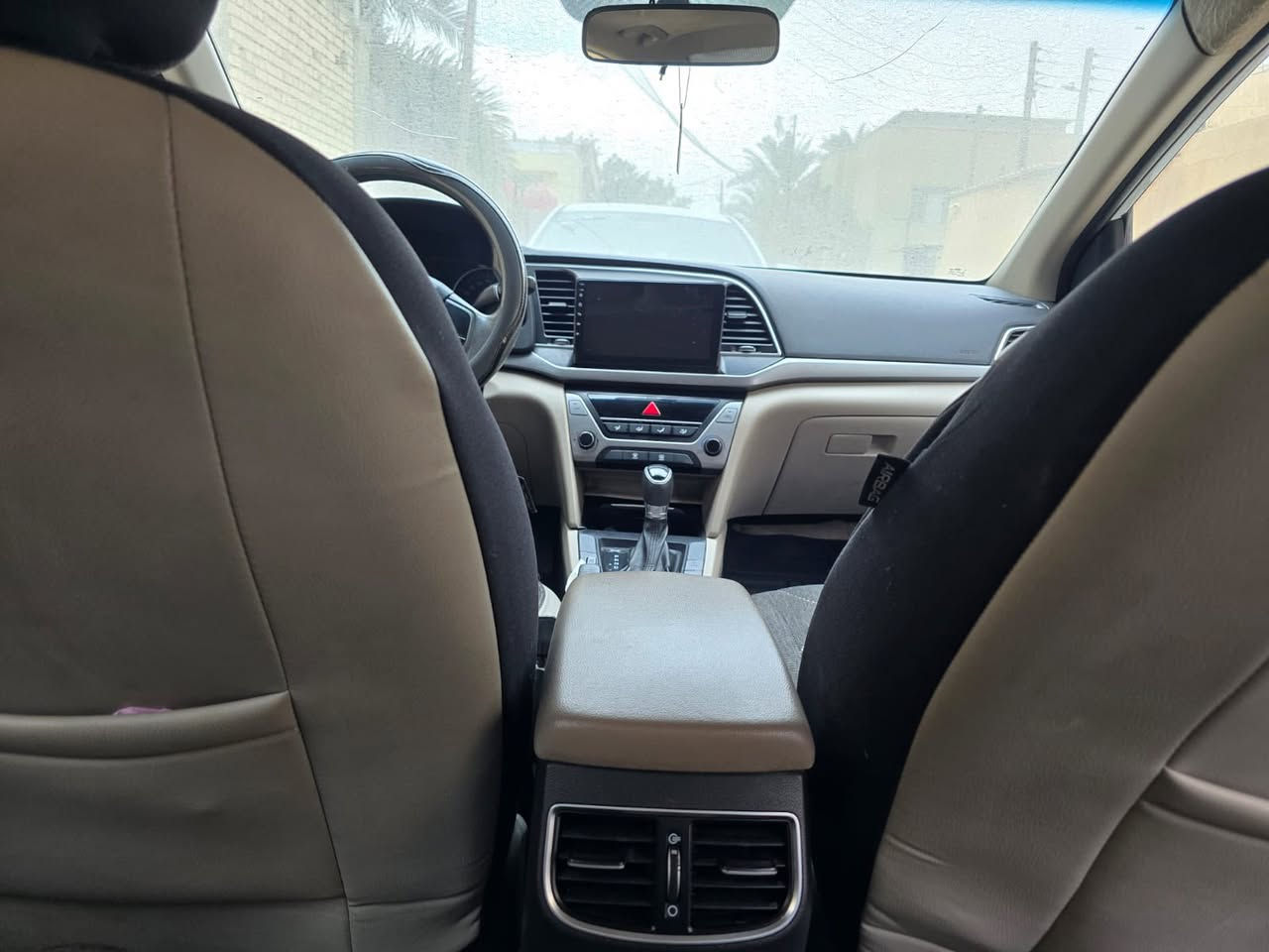 للبيع هونداي النتره 2018فئهSuper
محرك 2000.سي سي دوش 
القير :اوتماتيك 
ألون:ابيضّ
الممشى:128.000 كم
سياره مكفوله بل كامل  ما عده جاملق مضروب خفيف 
وباب هم خفيف 
الحدادية نص عمر 
المحرك ول كير حاله ممتازه 
استخدام شخصي ونضيفه 
رقم أربيل دولي 
سنويه السياره لغايه 2028
السعر 148
الموقع البصره 
رقم الهاتف : ***********
