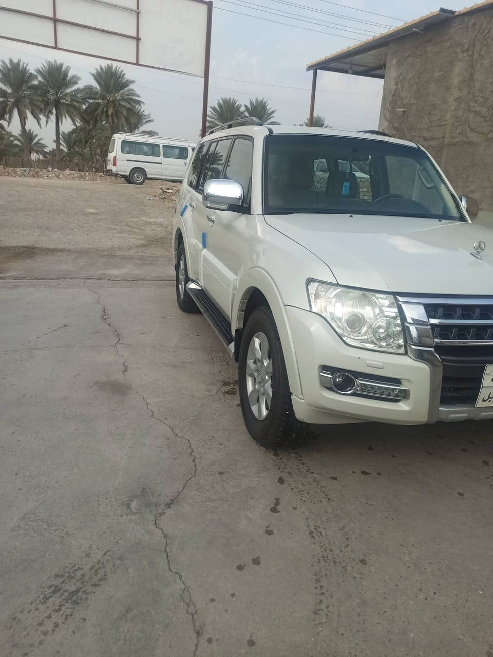 سلام عليكم بايجيرو حبتور فول مواصفات مكانه حله مكفولة دمام وفتحه كشنات جلد وكهرباء محرك 3500 مامفتوح بلاد  رقم اربيل سنويه منتهيه  شراي يتصل أو يراسل اي استفسار رقم***********
