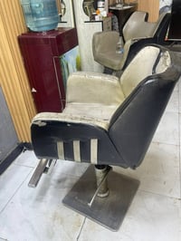 للبيع أغراض حلاقة بحالة زينة، مناسبة للي يريد يفتح شغل أو يجهز محل. مر...