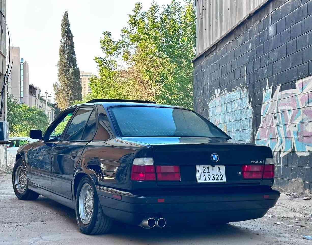 سلام عليكم BMW 544 موديل 92 دبل ايرباك كوشين جلد  6 گير تبريد شغال سياره مابيه حادث و كاربيات و كير و مكينه ابشرط مكان السياره سليمانيه ***********
