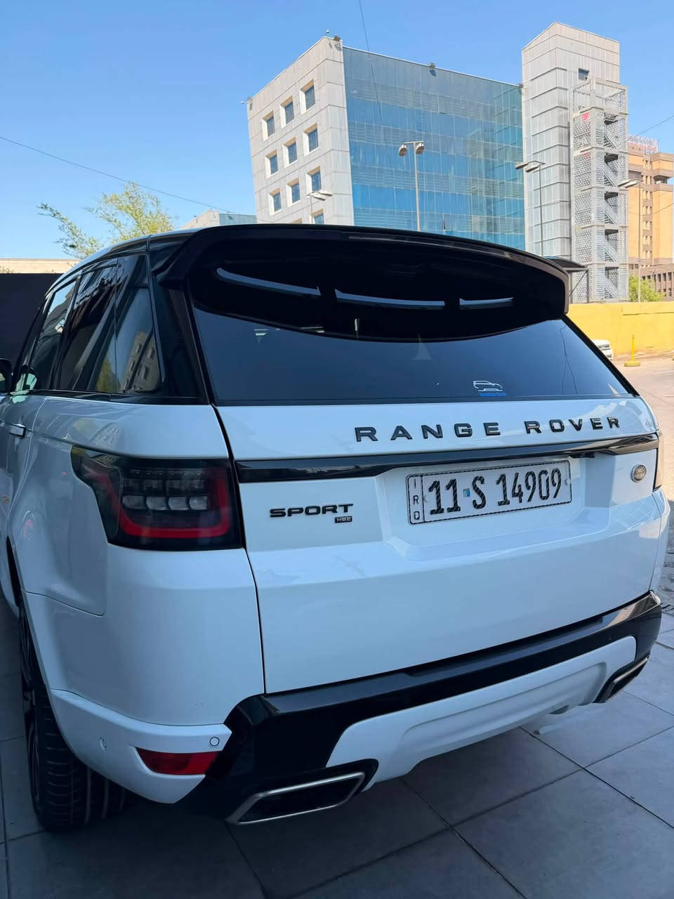 🚘 للبيع | رانج روفر سبورت HSE موديل 2021
للبيع رانج روفر سبورت HSE موديل 2021، محرك 6 سلندر استيراد أمريكي، لون أبيض، ممشى 104,000 كم، بحالة جيدة وجاهزة للاستخدام.

المواصفات:
✅ موديل 2021
✅ فئة HSE
✅ محرك 6 سلندر تيربو
✅ ناقل حركة أوتوماتيك 8 سرعات
✅ نظام دفع رباعي دائم (4WD)
✅ نظام تعليق هوائي قابل لتعديل الارتفاع
✅ فتحة سقف بانوراما
✅ تشغيل بصمة ودخول ذكي (Keyless Entry)
✅ تشغيل بزر (Start/Stop)
✅ شاشة عدادات رقمية
✅ شاشة معلومات وترفيه تعمل باللمس
✅ كاميرا خلفية مع حساسات أمامية وخلفية
✅ مثبت سرعة
✅ مقاعد جلد كهربائية مع ذاكرة حفظ
✅ تكييف أوتوماتيك متعدد المناطق
✅ إنارة LED أمامية وخلفية
✅ جنوط ألمنيوم أصلية
✅ Apple CarPlay وAndroid Auto
✅ نظام Terrain Response لاختيار أنماط القيادة
✅ ثلاجة داخلية (Cool Box)

ملاحظات السيارة:

* استيراد أمريكي.
* باب السائق الخلفي تبديل (سرقة).
* البابان جهة اليمين صبغ وسمكرة.
* السيارة تُفحص بأي مركز فحص يختاره المشتري، ولا يوجد أي مانع من الفحص.

💰 السعر: (350) دولار 

📍 العنوان: بغداد – شارع فلسطين

📞 للتواصل: ***********
