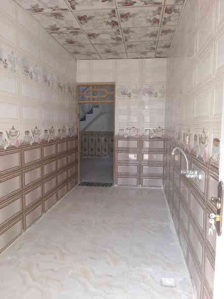 بيت لبيع 100متر سند ٢٥ صب كونكريت مسلح شارع ١٠ متر  قريب عل شارع لعام تقريب مئت مترلعنوان براكيه شارع لمعمل قرب مخبز الشاكرين تبليط لباب كهرباء ماء خط مولده مجاري مولده مدفوعه وشبكه مدفوعه كل شهر سعر 35 وبي مجال غير متواجد فيس ***********
