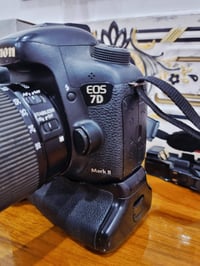 كانون 7D مارك 2 الكاميرا نظيفة .. .العدسة: Canon 18-135mm IS STM،زوم و...