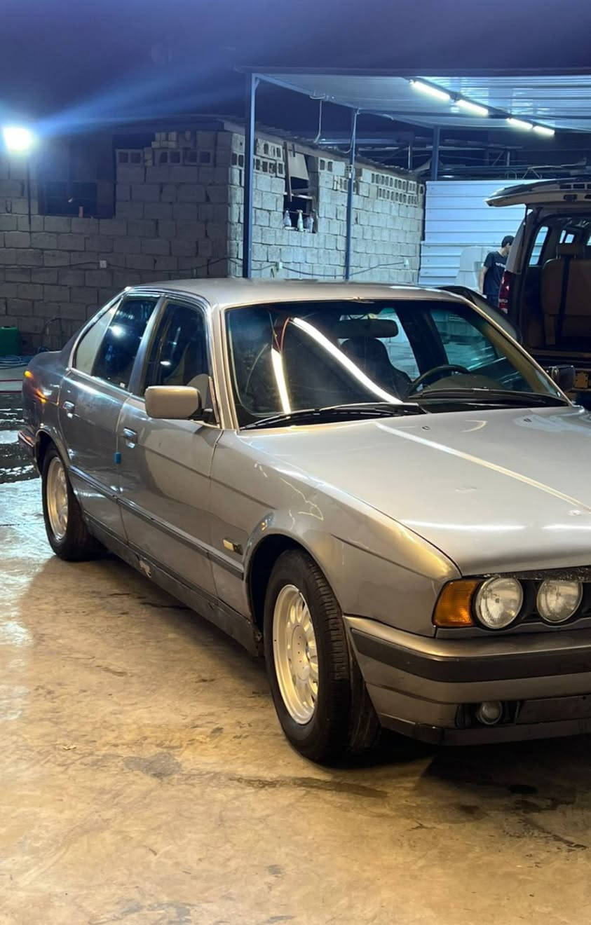 سلام عليكم للبيع بي ام 525اصل مسكر فانوس كير ومكينه خير من الله السياره مديل 90 شرط  المداور السياره بسمي رقم وهزه جديده سنويه لحد 2030 السياره خير من الله السعر 50وبيها مجاي شي قليل مكان كربلاء 
***********
