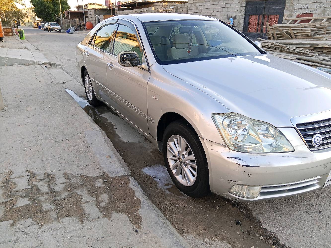 السلام عليكم شاهينة موديل2004 سيارة نضيفة ومرتبة دگمتين كشنات كهربائي تخم تاير گير ومكينة خير من الله 