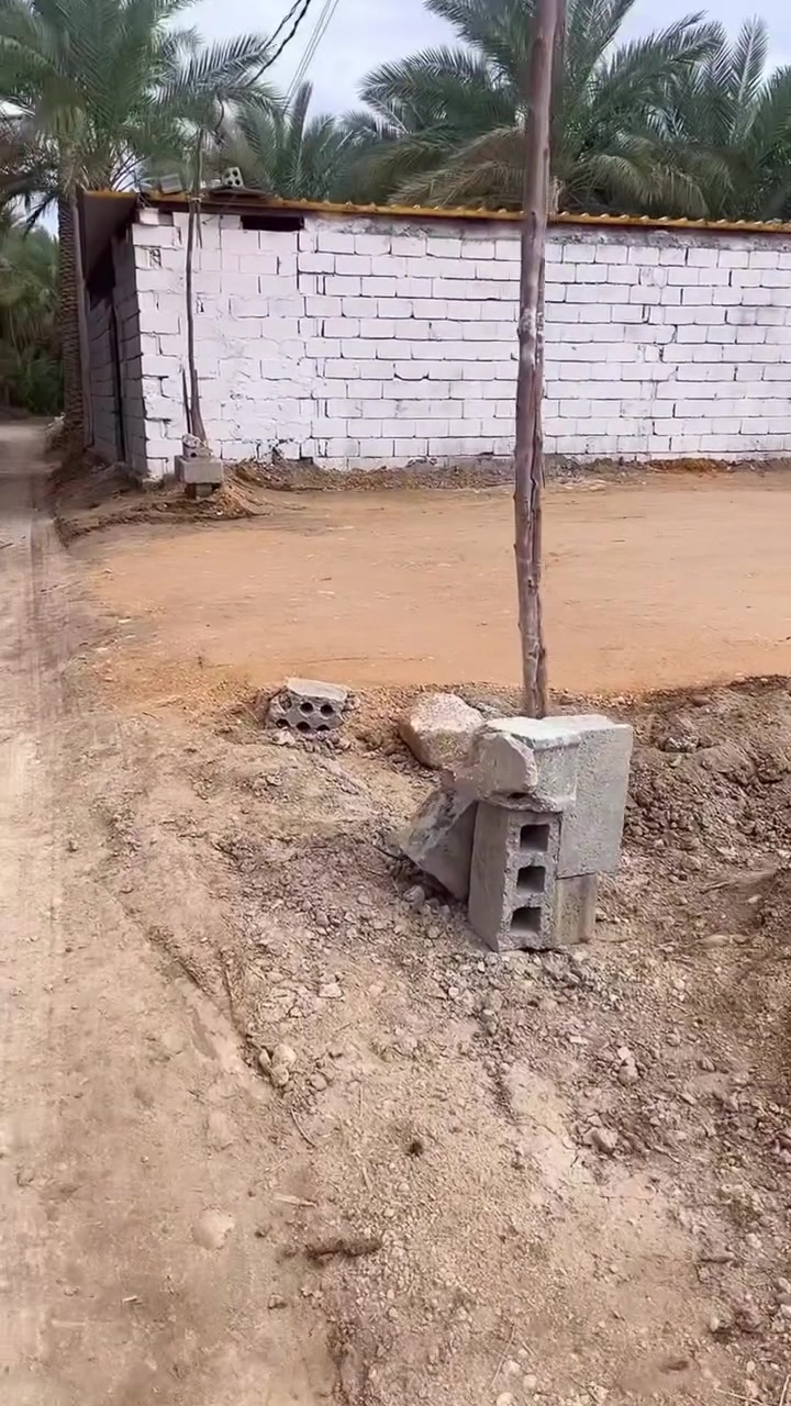 للبيع قطعه 100متر قرب الحرادن جه السكله واجه 7:50ونزال 13:50 طابو زراعي قرار 25باسم المشتري مباشره مدفونه وموجه واجه بستان السعر 24مليون وبيه مجال للتفاصيل اتصل ***********
