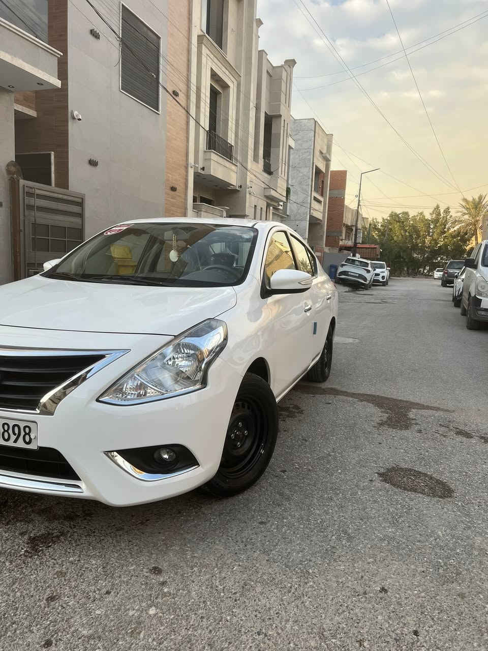 السلام عليكم
نيسان سني مصري بحالة الزيرو
موديل 2025 
مكفولة كفالة عامة تريد تحويل او وكالة 
مواصفات السيارة الاعتيادية 
اربع جام كهرباء 
شاشة + كامرة 
يدات نيكل 
داخل عسلي 
عداد السيارة 9000 وقابل للزيادة 
للاستفسار هذا رقم تلفوني 
***********
***********
