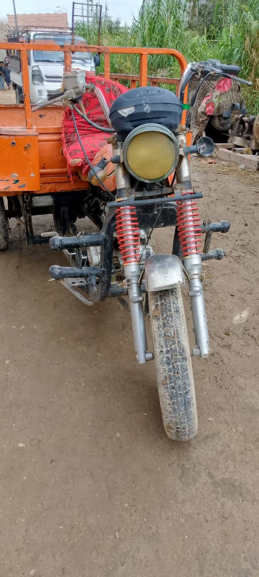 للبيع 2018اوراق مكاني الهوير 900وبيها مجال ***********
