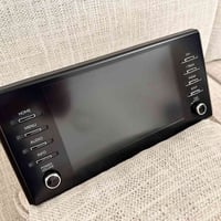 شاشة تويوتا لاندكروز من موديل 22-25 للبيع شاشة لاندكروز الاصليه اليابا...