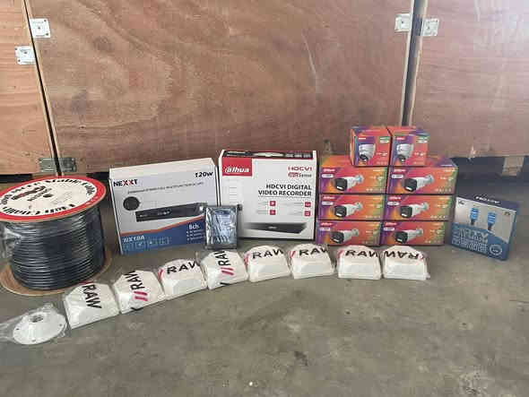 اعمالنا في مخازن الدورة
منظومة 8 كاميرات تجميع بأعلى المواصفات
مع خاصة الذكاء الاصطناعي 

خاصة الذكاء الاصطناعي هي:-
1️⃣ - تصوير اي شخص يصلك قرب المكان بصورة خاصة صوت 
     وصورة ولقطة فديو ١٠ ثواني .
2️⃣-ممكن تحديد الأشخاص المخولين من قبل النظام بعد 
       ادخال بيانات من قبل المستخدم.
3️⃣-تفعيل إرسال صور الأشخاص على الهاتف.
4️⃣- حفظ صورة آخر شخص كان بالموقع قبل فقدان او 
         سرقة جهاز وإرسالها على الهاتف

منظومة دهوادقة 5 ميكا فول كلر صوت وصورة 

📌المواصفات
🔺8 كاميرات دقة 5 ميكا فول كلر صوت وصورة دهوا اصلي
     دبل لد ( تصوير ليلي نهاري ملون حتى بدون انارة)

 🔻ديفيار 8 جنل دقة 5 ميكا نوع دهوا يشغل كل انواع 
      الكاميرات ويدعم تسجيل الصوت مع تصوير الوجوه 
     والتعرف عليها بالذكاء الاصطناعي 

🔻هارد 1تيرا اصلي .

🔺كيبل رولة 250م مسلح ونحاس ومقاوم كافة الظروف الجوية 

🔺جهاز يو بي اس نوع ليثيوم اصلي يشغل منظومة الكاميرات 
     مع منظومة الانترنت ٣ ساعات حقيقي ويعتبر جهاز حماية 
     ومنظم فولتية وتلغي كافة المحولات

🔻بوكسات عدد 8 خاصة بالكاميرات لحماية الفيش من 
     الرطوبة والعبث وتعطي شكل لائق للكاميرات

🔻فيش كامله خاصة بالكاميرات

🔺كيبل اج دي مسلح

🔻ممكن ربط المنظومة على الانترنت وتراقيب وانت باي 
     مكان بالعالم

🔺ضمان سنه حقيقي

🔴لمزيد من المعلومات مراسلتنا على الخاص او الاتصال على الرقم
***********
***********مهندس محمد
