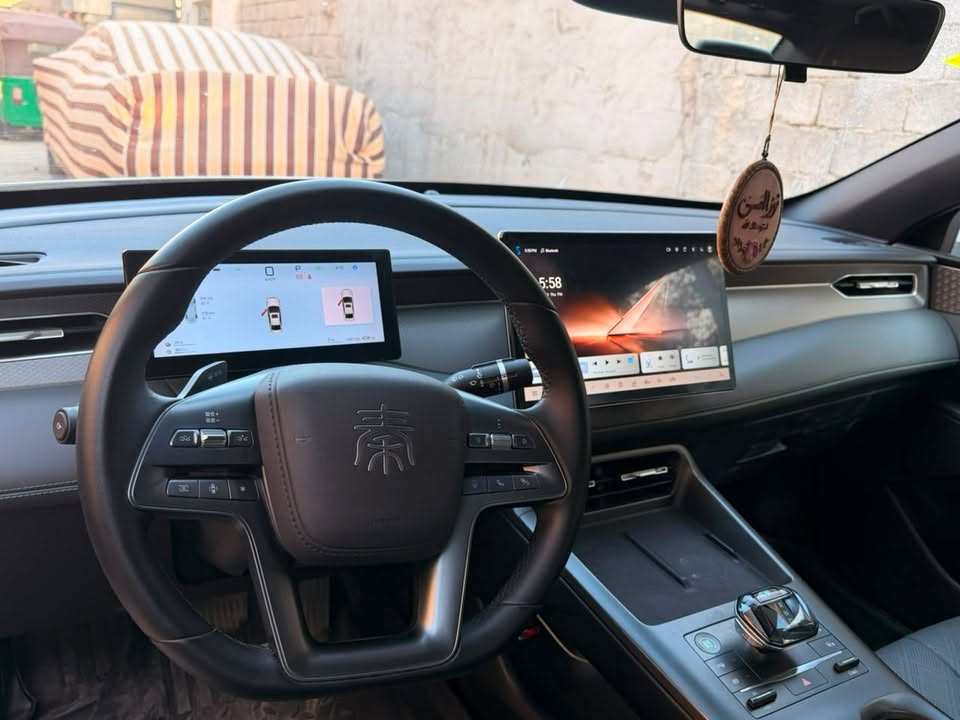 السلام عليكم 
چن بلص (BYD qin plus) 2025 للبيع 
السيارة 2025 فول مواصفات رقم بغداد 
ماشية 5000 فقط نضيفة جداً بحالة الزيرو

المواصفات:
• شاشة وسطية دوارة 10 انج
• شاشة عدادات رقمية
• كاميرات 360 درجة
• رادارات
• حساسات امامية + خلفية
• فتحة سقف
• دخول وتشغيل ذكي
• مقاعد كهرباء + جلد
• شحن لاسلكي

السيارة نسخه الفول 
السعر : 21,700 ومجالها بسيط
للاستفسار الاتصال على الرقم : ***********
