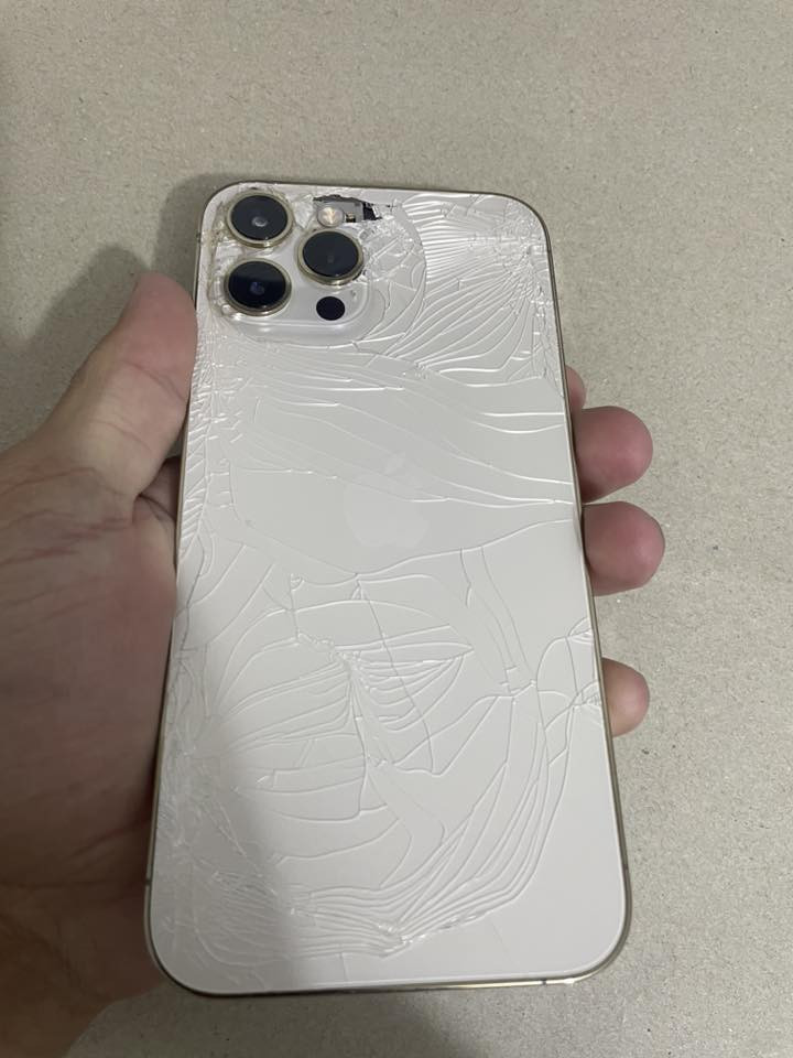 إيفون 12 برو ماكس لون ذهبي مميز ذاكره 256 الجهاز كل مكفول اتصال كامره اللمس فيس ايدي صوت الشاصي مالت زلغ واحد مابي الجهاز فقط مستبدل شاشه اصليه باقي الجهاز ع وضع الشركه تفاصيل الجهاز موضح بالصور  سعر الجهاز 320 وبي مجال بسيط العنوان بغداد المنصور رقم تلفون *********** وبي واتساب
