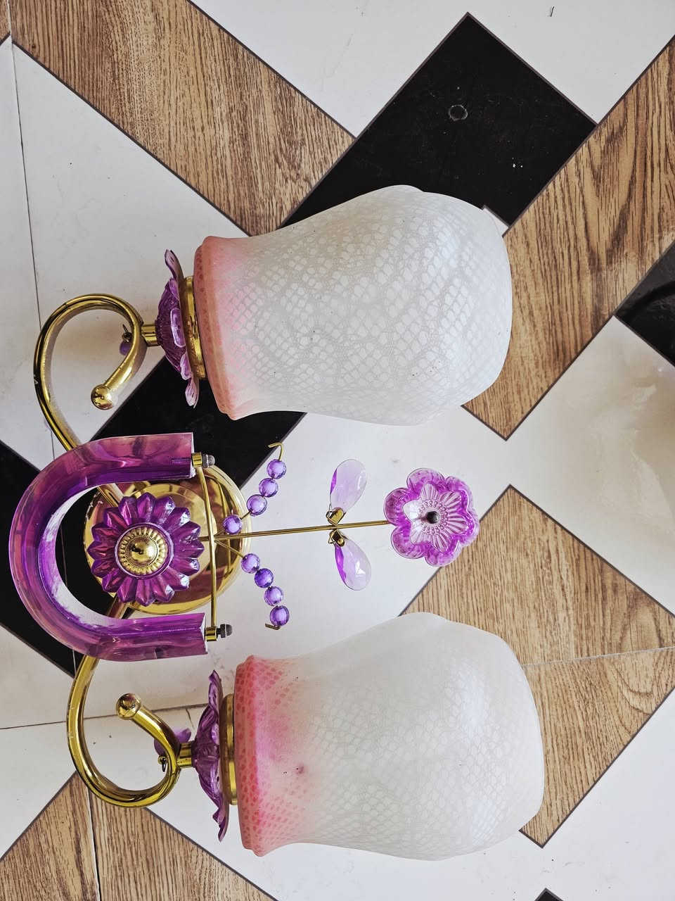 ثريات جداريه سعر الزوج 20 الف وبي مجال للشراي العدد ١١
الاتصال على الرقم ***********
